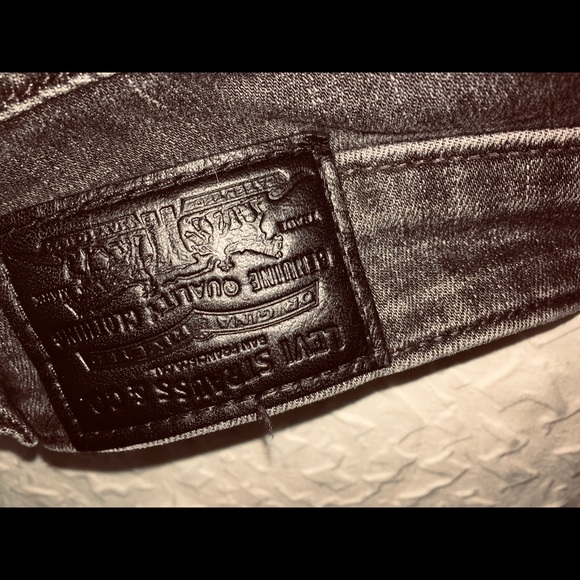 2 for 1 on ALL PANTS!! Levi’s Good condition - Picture 4 of 7